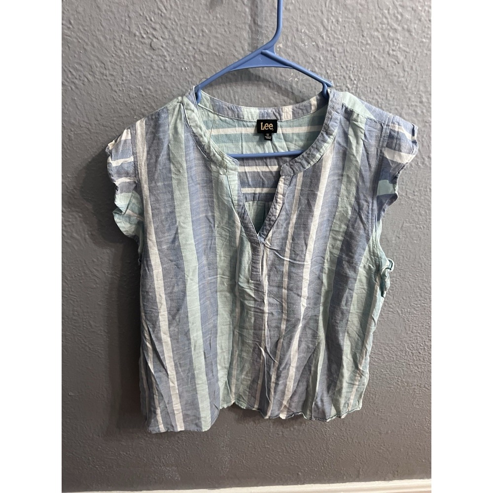 Lee‎ Womans Blouse Blue  Striped Size 1X  Sleeveless V Neck